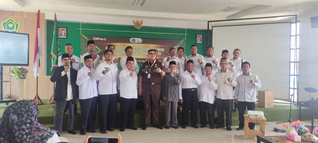 Cerdas Terima Informasi, Masyarakat Perlu Diedukasi